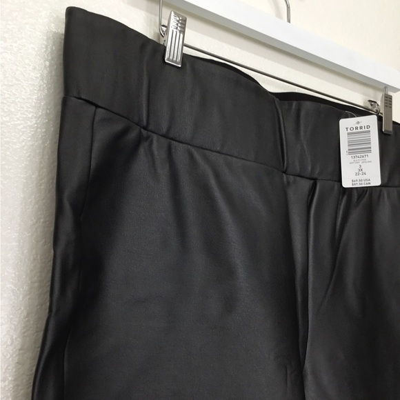 NWT PLUS Torrid Faux Leather Pixie Leggings - Picture 3 of 7